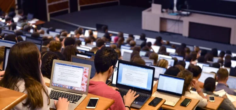 Quelle école de commerce choisir après un bac scientifique ?