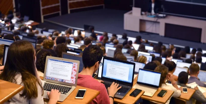 Quelle école de commerce choisir après un bac scientifique ?