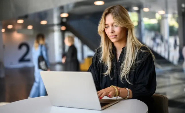 10 Conseils pour Réussir son Admission en École de Commerce Grâce à l’IA