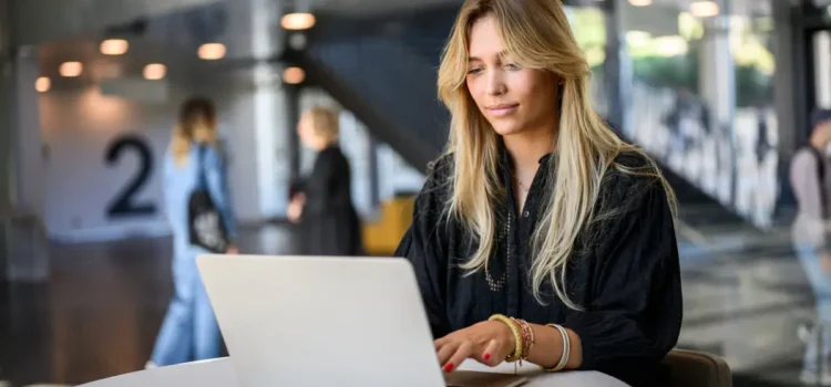 10 Conseils pour Réussir son Admission en École de Commerce Grâce à l’IA
