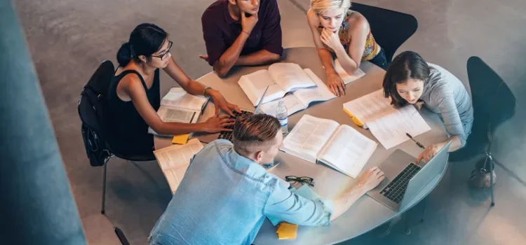 Pourquoi Choisir une École de Gestion au Maroc ? Avantages, Débouchés et Conseils d’Orientation