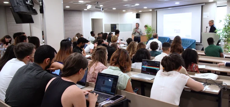 Intégrer une Grande École de Commerce sans Prépa : Votre Chemin Vers l’Excellence